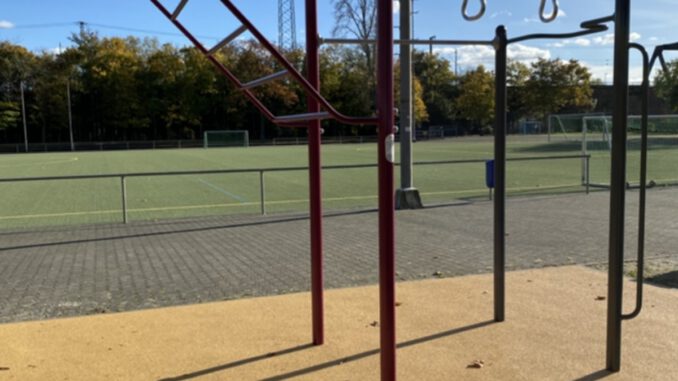 Amöneburg: Calisthenics Anlage und Basketballkorb eröffnen auf städtischem Sportplatz