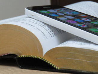 BasisB – Das Bibelportal für Jugendliche: Eine moderne Brücke zur Heiligen Schrift