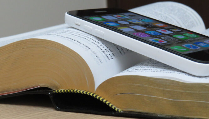 BasisB – Das Bibelportal für Jugendliche: Eine moderne Brücke zur Heiligen Schrift