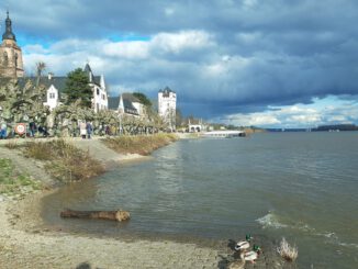 Eltville erneuert Rheinufergeländer und kombiniert Denkmalpflege mit heutiger Sicherheit