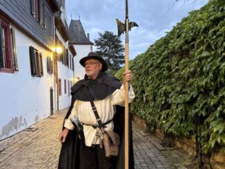 Eltvilles Augustprogramm: Burgführungen, Altstadtrundgänge und Rheinfahrt nach Mainz