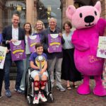 Engelsfackel vor Wiesbadener Rathaus macht auf Kinderhospizarbeit aufmerksam