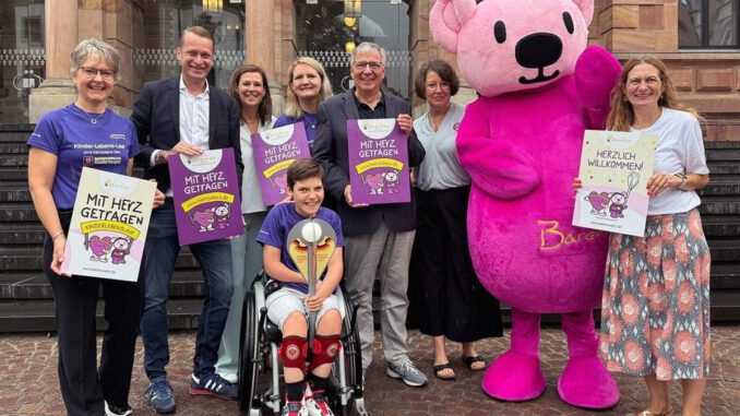 Engelsfackel vor Wiesbadener Rathaus macht auf Kinderhospizarbeit aufmerksam Engelsfackel vor Wiesbadener Rathaus macht auf Kinderhospizarbeit aufmerksam