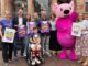 Engelsfackel vor Wiesbadener Rathaus macht auf Kinderhospizarbeit aufmerksam
