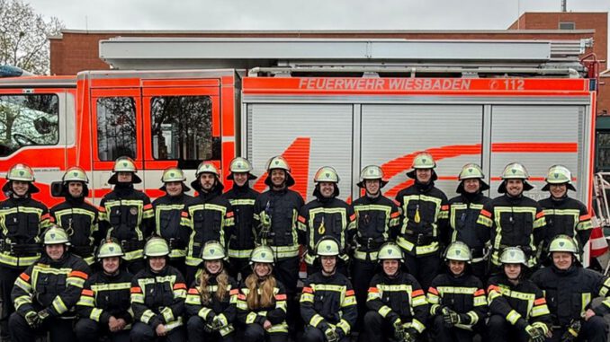 Grundausbildung in Wiesbaden wieder aufgenommen: 23 neue Freiwillige qualifiziert Grundausbildung in Wiesbaden wieder aufgenommen: 23 neue Freiwillige qualifiziert