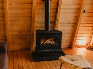 Hofheim bietet kostenlose Schulungen zum richtigen Heizen mit Holz