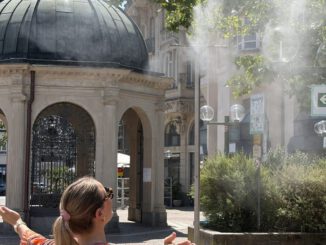 Mobile Sprühnebelanlagen in Wiesbaden sollen Innenstadt bei Hitze abkühlen