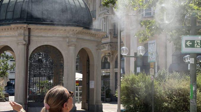 Mobile Sprühnebelanlagen in Wiesbaden sollen Innenstadt bei Hitze abkühlen Mobile Sprühnebelanlagen in Wiesbaden sollen Innenstadt bei Hitze abkühlen