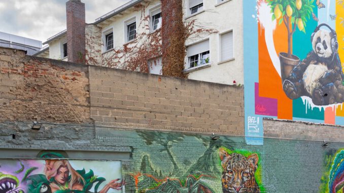Rüsselsheimer Marktstraße 24 wird temporärer Treffpunkt mit Street Art und Sitzflächen Rüsselsheimer Marktstraße 24 wird temporärer Treffpunkt mit Street Art und Sitzflächen