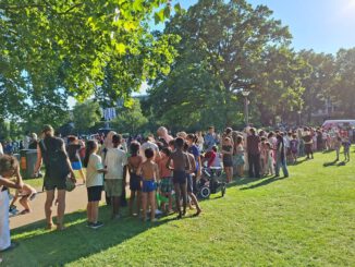 Sommerwiese in Wiesbaden endet verkürzt und verteilt 300 Eisgutscheine an Kinder