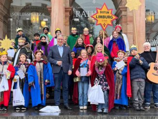 Sternsinger überbringen Segen im Rathaus und werben gegen Kinderarbeit