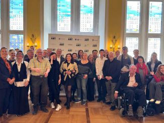 Wiesbaden startet inklusives Kunstprogramm mit Tandemarbeit und Auktion