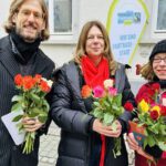 Wiesbaden verteilt Fairtrade-Rosen am Valentinstag und macht auf Lieferketten aufmerksam