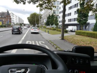 Wiesbadener Verkehrsbetrieb zieht Zwischenbilanz: Frontkameras sollen Falschparker von Busspuren fernhalten